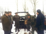 Po zakończeniu polowania zbiorowego we wsi Olchówka - grudzień 1999 r.